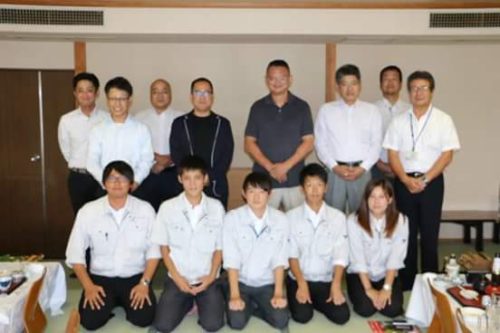 小沢先生、エースリフォームの大谷社長を囲んでの、新入社員、会社幹部での食事会